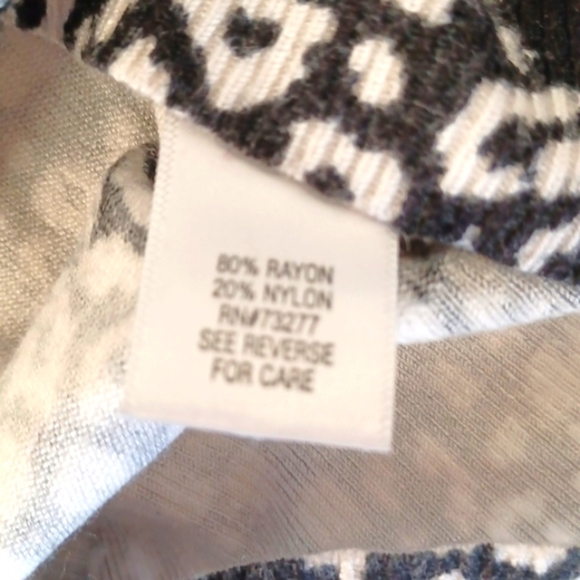 Apt. 9 Sweator Top - Picture 4 of 7